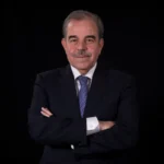 المحكمة الابتدائية بتونس تقضي بسجن الوزير الأسبق منذر الزنايدي 19 عامًا في قضايا إرهاب والتآمر على أمن الدولة