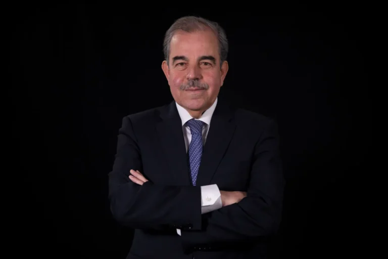 المحكمة الابتدائية بتونس تقضي بسجن الوزير الأسبق منذر الزنايدي 19 عامًا في قضايا إرهاب والتآمر على أمن الدولة