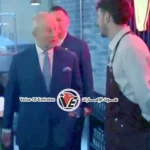 بعيداً عن البروتوكول.. الملك تشارلز يتلقى تعليمات العمل داخل مصنع بيرة