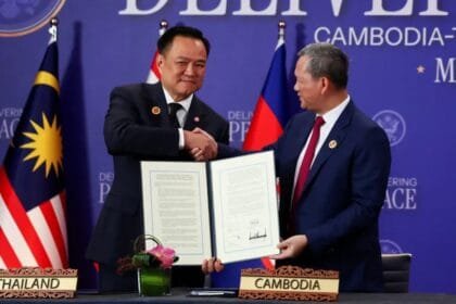 Thailand and Cambodia sign an agreement for an immediate ceasefire on their border to promote regional stability.