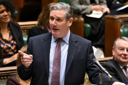 ستارمر يكشف خطة اقتصادية شاملة لسنوات لمعالجة أزمة الميزانية البريطانية