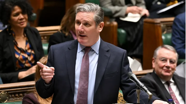 ستارمر يكشف خطة اقتصادية شاملة لسنوات لمعالجة أزمة الميزانية البريطانية