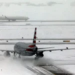 عاصفة شتوية تضرب أمريكا.. إلغاء أكثر من ألف رحلة وتكدس آلاف المسافرين