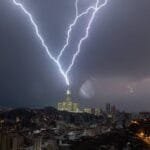 تحذيرات جوية عاجلة .. عواصف رعدية وأمطار وسيول تضرب مكة والمدينة و11 منطقة بدءًا من الغد