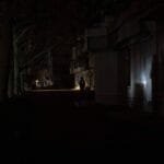 Kyiv plunged into darkness after a Russian attack; a third of the capital without heating as the humanitarian crisis deepens.