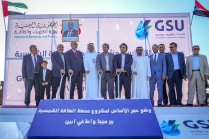 دعم إماراتي.. الرئيس الزبيدي يضع حجر الأساس لمحطة الطاقة الشمسية (30 ميجاوات) في أبين