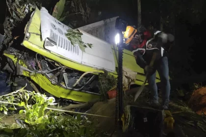 Vietnam: 17 killed and injured in bus crash on mountain road