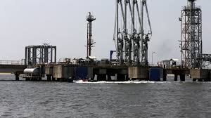 Nigeria seeks to boost oil production with a giant refinery