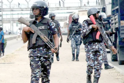 هجوم دامٍ في نيجيريا.. مسلحون يختطفون قسًا و11 من المصلين خلال اقتحام كنيسة