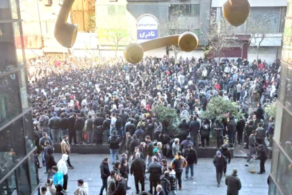 Attack on a government building in southern Iran as cost-of-living protests widen