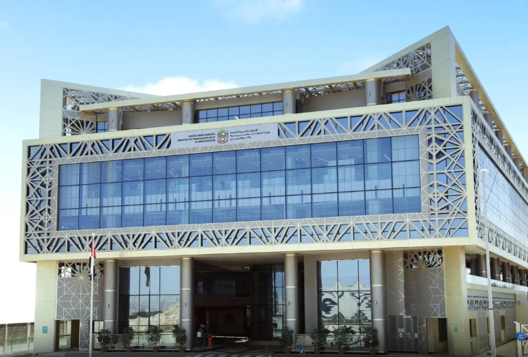 Ministry of Human Resources and Emiratization - Raising the minimum wage for citizens in the private sector