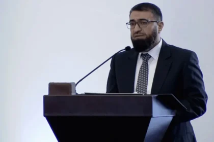 وزير العدل السوري ينفي صدور حكم بإعدام المفتي السابق أحمد حسون