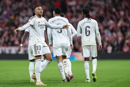 Real Madrid defeats Villarreal 2-0 and temporarily tops the Spanish league standings