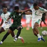 عقوبات صارمة من كاف ضد منتخب الجزائر بسبب أحداث مباراة نيجيريا