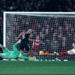 مانشستر يونايتد ينتزع انتصارًا ثمينًا من آرسنال ويقتحم المربع الذهبي في الدوري الإنجليزي