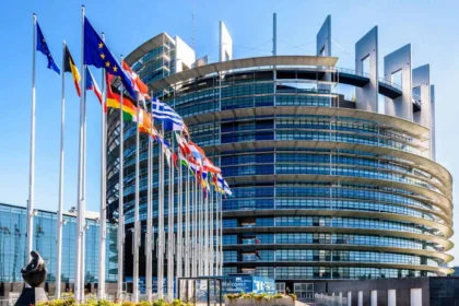 المجلس الأوروبي يقر خطة لإنهاء الاعتماد على الغاز الروسي خلال عامين