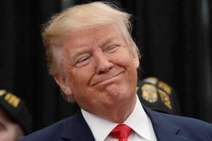 ترامب يسخر من نشطاء المناخ وسط عاصفة ثلجية: "أين الاحتباس الحراري؟"