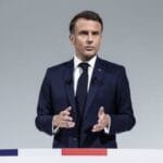 The Élysée Palace settles the debate: Macron's message to Trump is correct and Paris's policy remains unchanged.