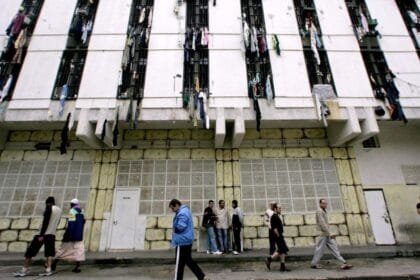 صرخة من خلف القضبان: أهالي الموقوفين في لبنان يطالبون بعفو شامل ينهي معاناة السجون