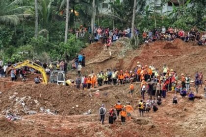 Indonesian search and rescue teams intensify their efforts; the search continues for 20 missing people after a devastating landslide in Chisarua.