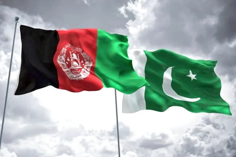 تصاعد التوتر بين طالبان وإسلام آباد بسبب اتهامات أفغانية باستخدام المجال الجوي الباكستاني ضدها