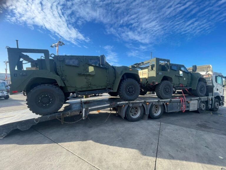 واشنطن تفتح مخازنها لتل أبيب.. مروحيات ومركبات تكتيكية أمريكية في طريقها لإسرائيل