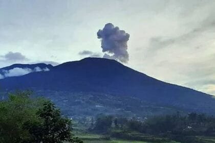 Mount Marapi erupts, spewing ash 1600 meters high; urgent warnings issued to residents.