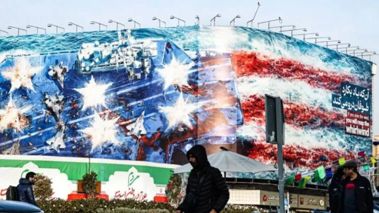 A flag painted red and blood – a mural in Tehran threatens Trump and warns America of a “storm” of revenge