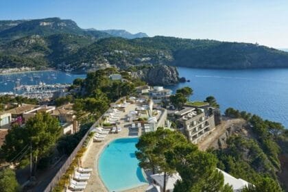 في خطوة تعزز محفظة أصولها العالمية.. «دبي القابضة» تستحوذ على منتجع «جميرا مايوركا» في إسبانيا