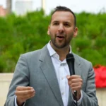 Political earthquake in London: Green Party leader calls for the expulsion of US troops from British bases.