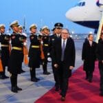 Britain's Prime Minister sneaks into the secrets of the Forbidden City and tests the patience of history.التاريخ