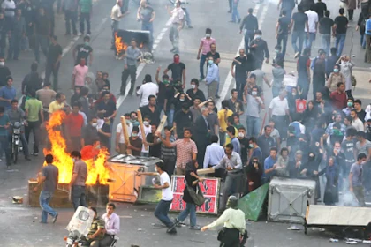 ضحايا احتجاجات إيران وسط تصاعد العنف