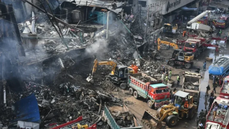 باكستان: ارتفاع حصيلة ضحايا حريق مجمع تجاري في كراتشي إلى 79 قتيلاً