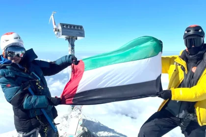Fatima Al Awadhi embraces the summit of "Venson"
