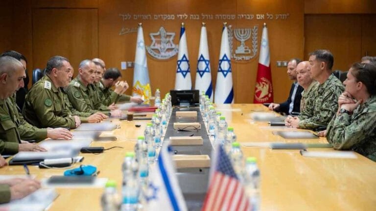 قائد القيادة المركزية الأمريكية يصل إسرائيل وسط تصاعد التوترات الإقليمية