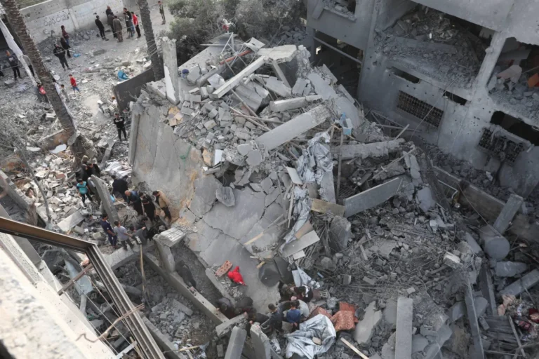 Seven Palestinians, including a senior Hamas leader, were killed in Israeli airstrikes on central Gaza.