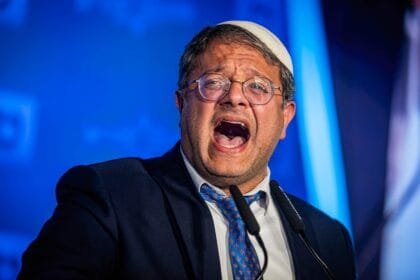 زلزال في القدس .. بن غفير يهدم مكاتب الأونروا ويصف اليوم بالتاريخي… والشوارع تتحول إلى ساحة مواجهة مفتوحة