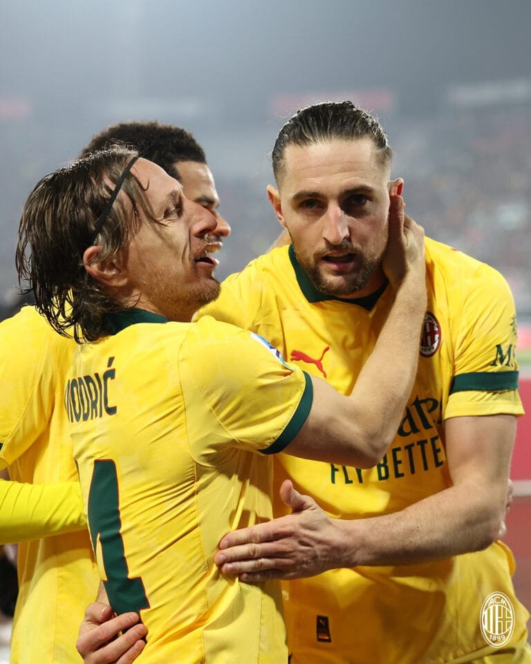 ميلان يهزم بولونيا بثلاثية ويواصل ملاحقة إنتر في الدوري الإيطالي