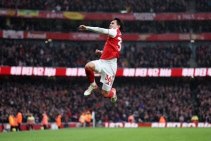 Arsenal defeat Sunderland 3-0 and maintain their lead in the Premier League