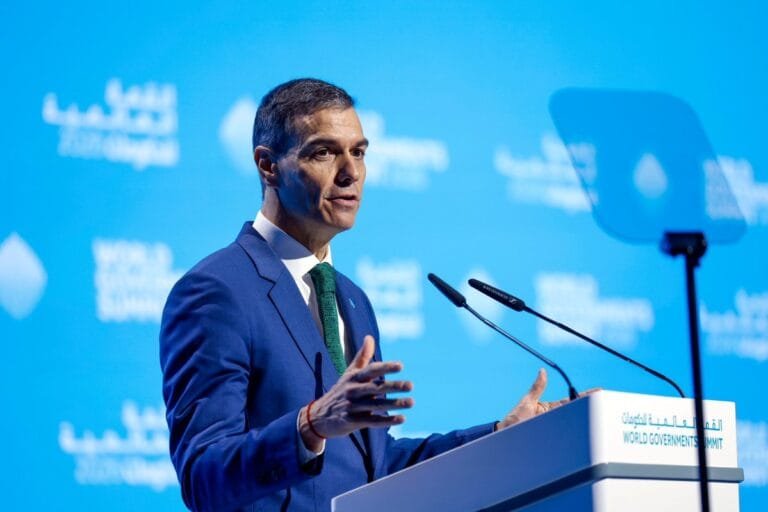 قرار يهز أوروبا.. إسبانيا تحظر السوشيال ميديا على القاصرين وماسك يفتح النار: رئيس الوزراء «طاغية وخائن لبلاده»