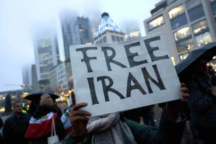 مصادر إيرانية: طهران تخشى أن تؤدي ضربة أمريكية إلى عودة الاحتجاجات وتهديد استقرار النظام